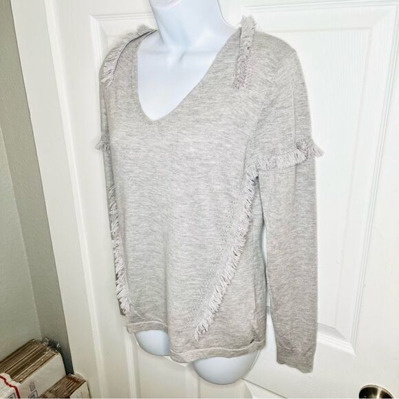 One Grey Day Long Sleeve VNeck Fringe Trim Wool Blend Sweater Lightweight Gray M - Picture 5 of 11
